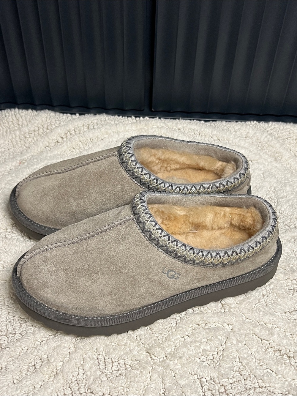 Ugg Tasman Gray Suede Sheepskin Insoles Indoor Outdoor Slip Ons Slippers Size 8